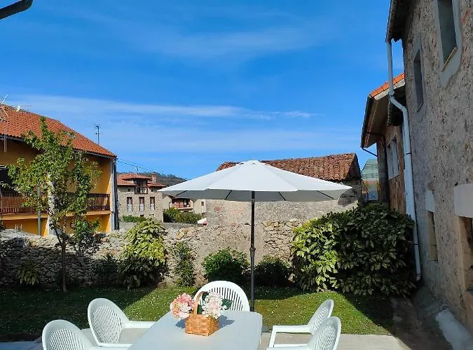 Casa Rustica Con Jardin En Pesués