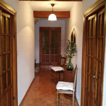 Casa Rústica Con Jardín En * Pesués