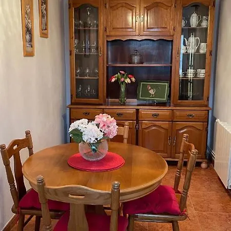Casa Rústica Con Jardín En
